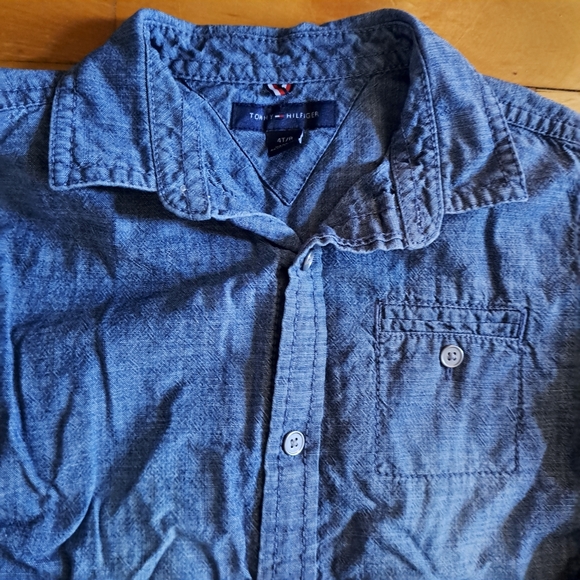 3/35$ Tommy Hilfiger Kids Indigo Button Down Shirt - Picture 3 of 3